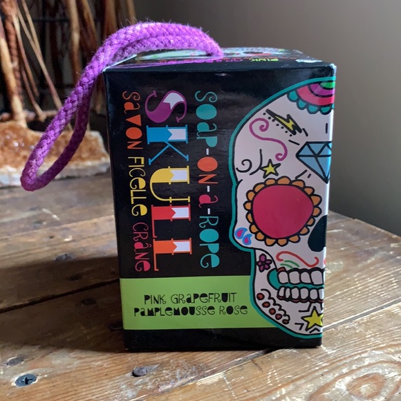NWT Soap on a Rope Sugar Skull - Picture 3 of 7